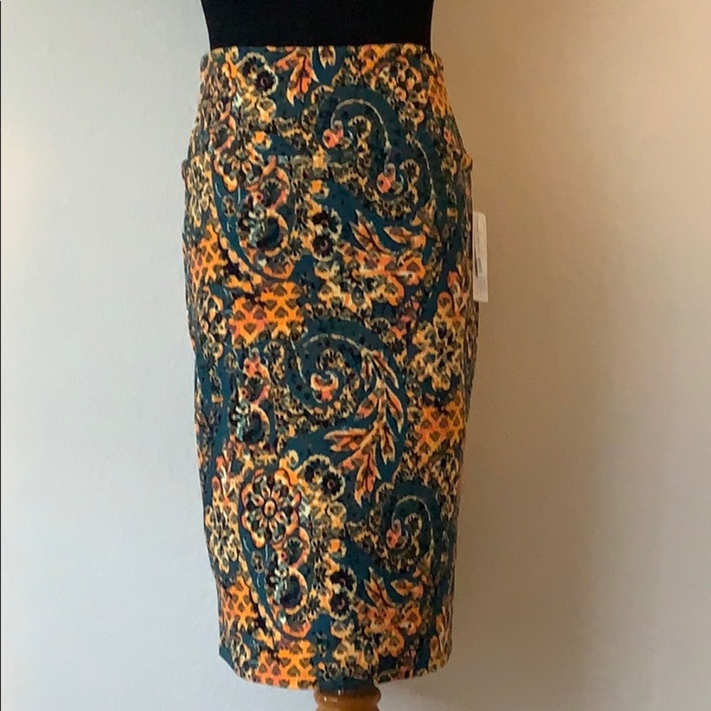 Lularoe “Cassie”